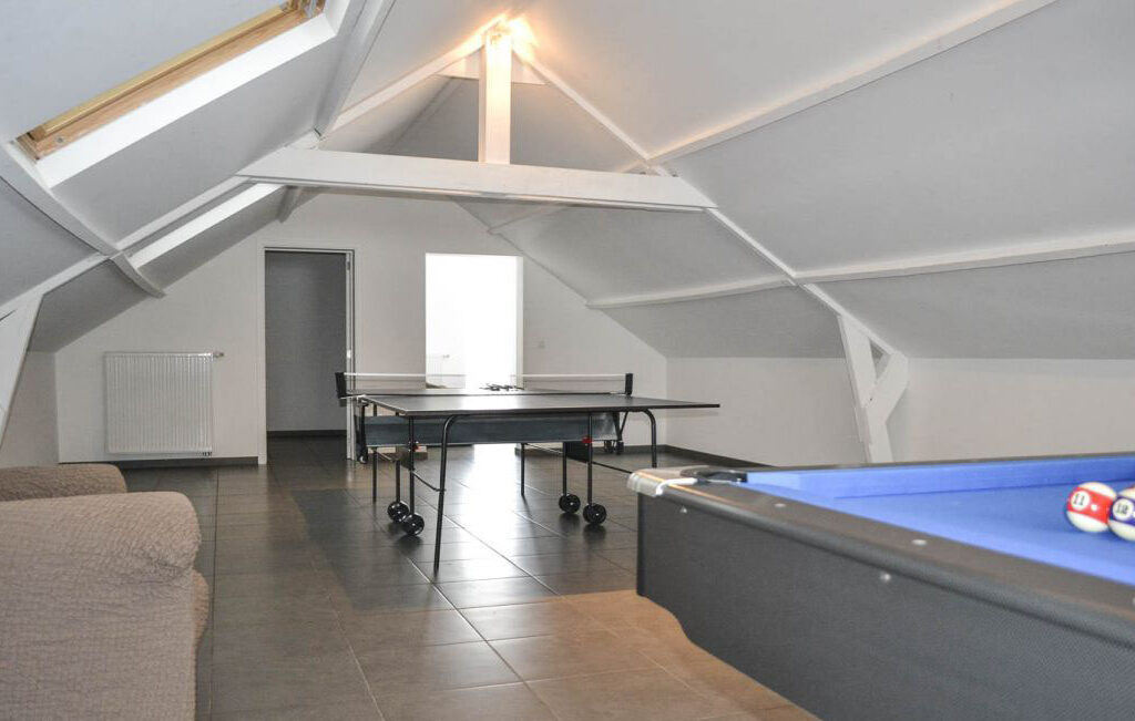 FS4-Luxury-villas-105136-02-Saint-Hubert-play-room-1460119-1L